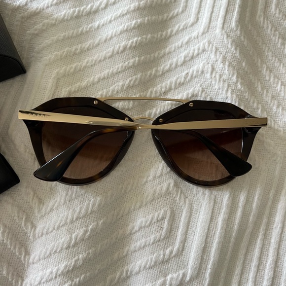 PRADA SPR 12Q 2AU-6S1 Sunglasses - Picture 6 of 9